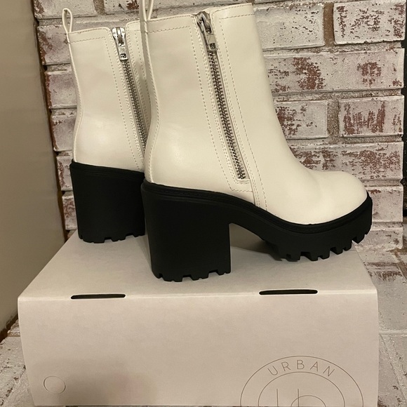 NIB Urban Outfitters UO Zip Up Boot White Brand New - Picture 2 of 7